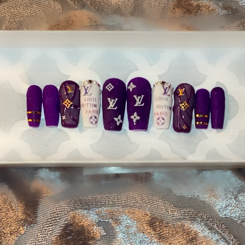 Press on nails